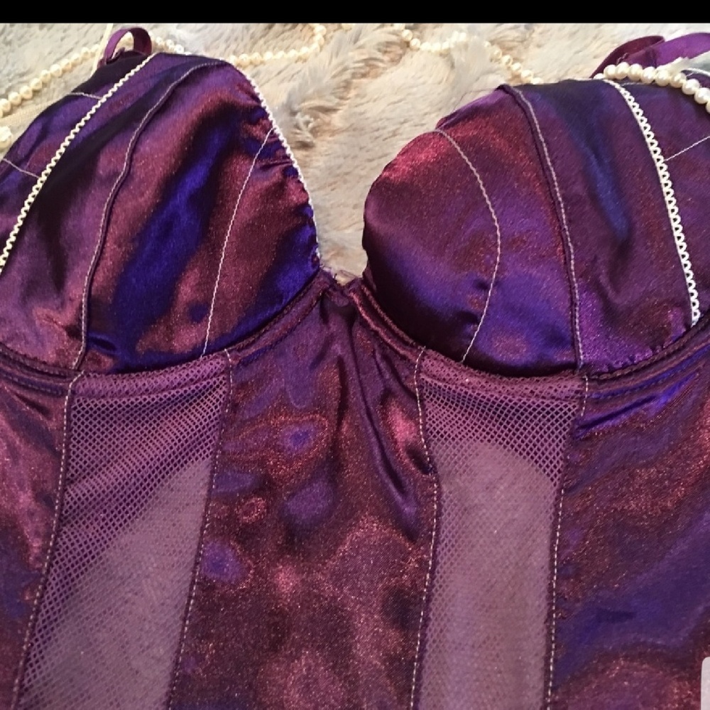 Lingerie - Picture 2 of 3